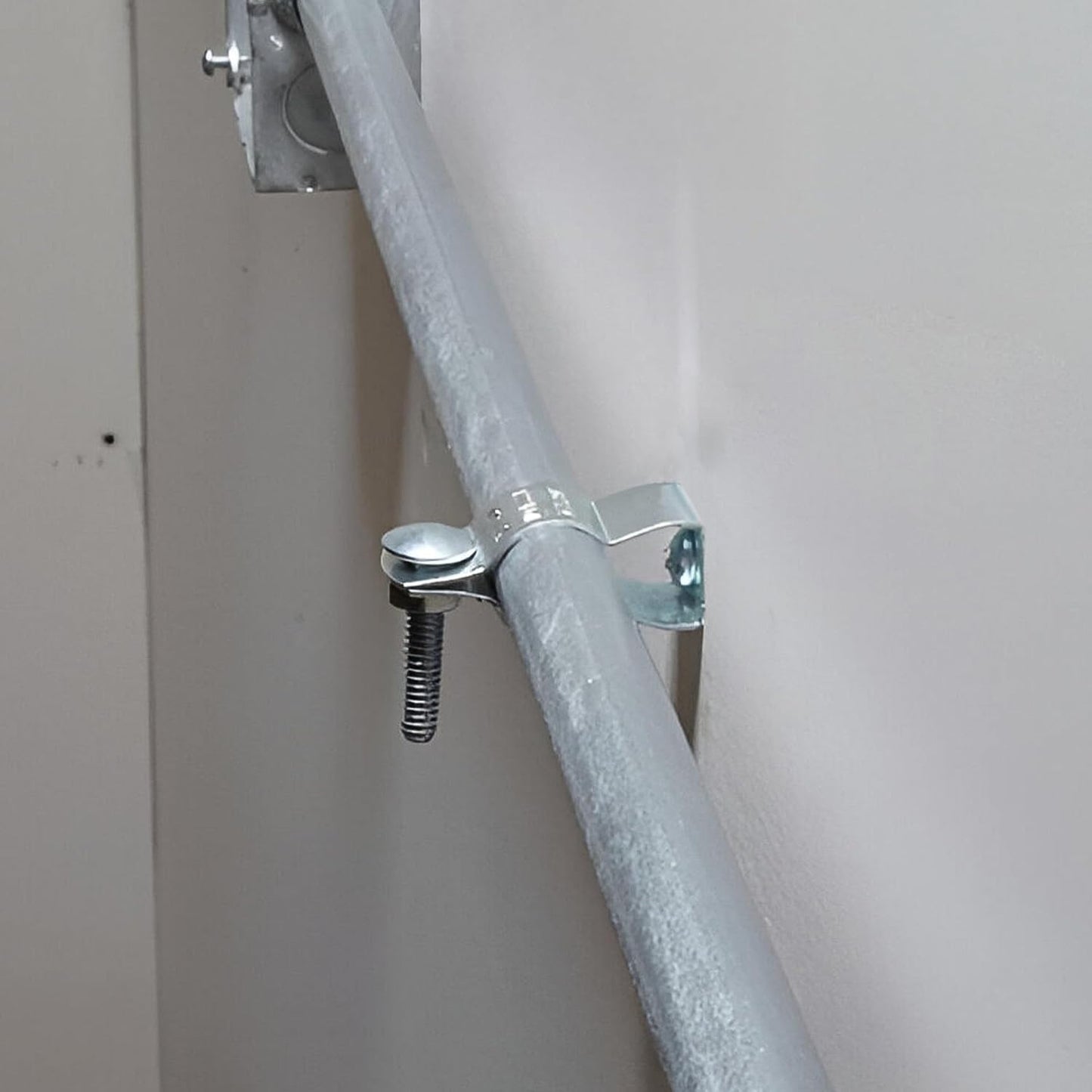 SELECT 50 Pack Lighting Conduit Hanger, 1 Inch Electrical Conduit Clamp with Carriage Bolt and Nut, Galvanized Conduit Clamps, Rigid Conduit Pipe Fittings for Mounting