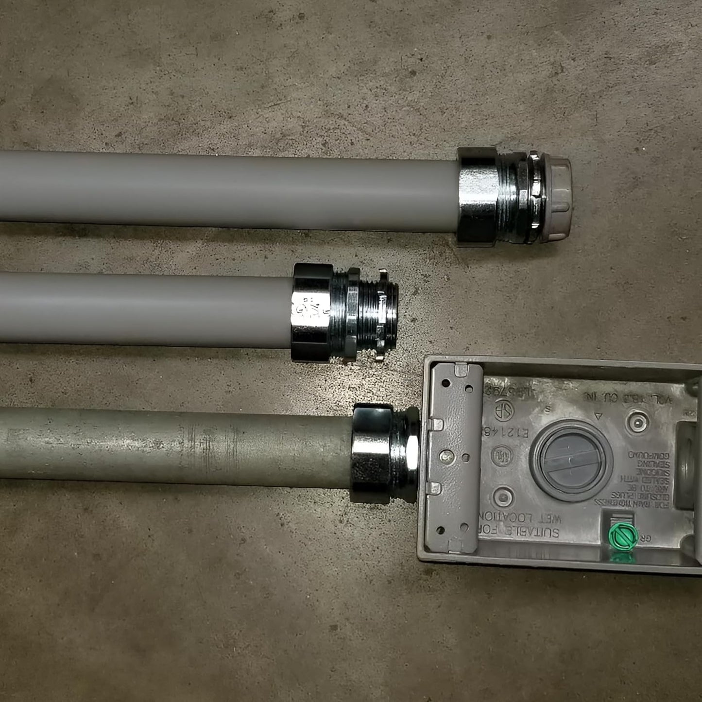 SELECT 30 Pack Lighting Threadless Connector, 3/4 Inch Zinc Plated Steel Compression Connector, Electrical Conduit Fittings for Indoor and Outdoor Use